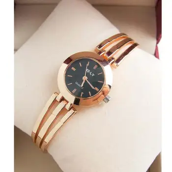 Quartz Wristwatches Fashion Women Ladies Claw Bracelet Wrist Watches Round Quartz Analog Watch 307 *
Quartz Wristwatches Fashion Women Ladies Claw Bracelet Wrist Watches Round Quartz Analog Watch 307 *