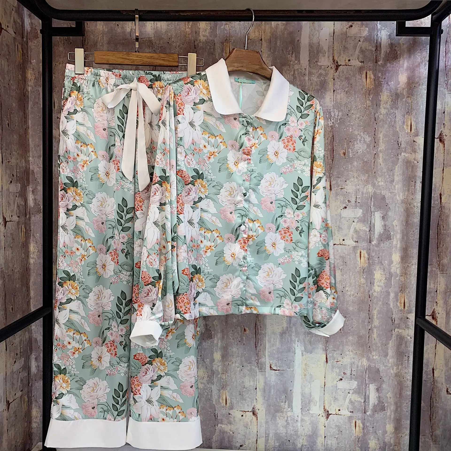 conjuntos de mujer 2019 spring new fashion women's lapel two-piece long-sleeved silk silk set
conjuntos de mujer 2019 spring new fashion women's lapel two-piece long-sleeved silk silk set