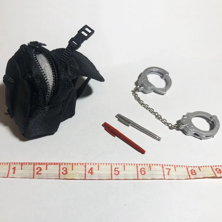1/6 Hong Kong Policeman's Handcuffs Cuffs Pen and Bag Set Models for 12''Action Figures Bodies Toys Gifts Accessories
1/6 Hong Kong Policeman's Handcuffs Cuffs Pen and Bag Set Models for 12''Action Figures Bodies Toys Gifts Accessories