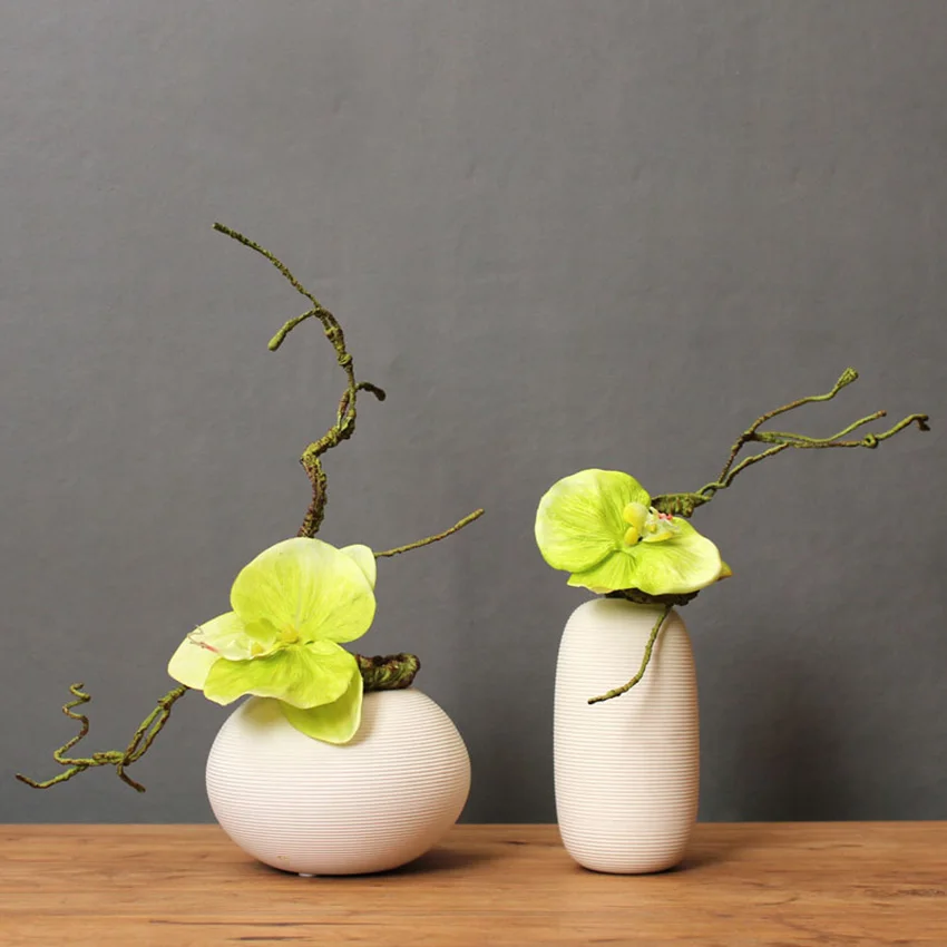 Classic White Ceramic Vase Chinese Arts And Crafts Contracted Porcelain Flower Bottles Creative Wedding Gift Home Decoration
Classic White Ceramic Vase Chinese Arts And Crafts Contracted Porcelain Flower Bottles Creative Wedding Gift Home Decoration