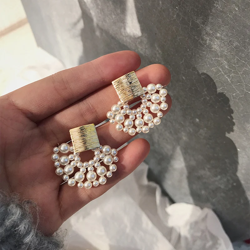 Anti-allergy S925 Needle Hollow Sector Pearls Gold Stud Earrings For Women Vintage Baroque Ladies Party Statement Earring
Anti-allergy S925 Needle Hollow Sector Pearls Gold Stud Earrings For Women Vintage Baroque Ladies Party Statement Earring