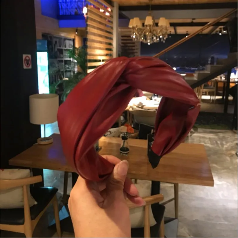 Fashion hair accessories PU leather middle knot wide-brimmed headband versatile hair headband wash hair band Headwear for women
Fashion hair accessories PU leather middle knot wide-brimmed headband versatile hair headband wash hair band Headwear for women
