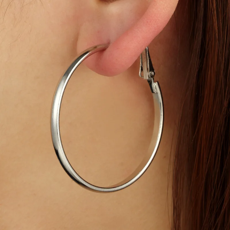 Korea New Fashion Accessories Gold Silver Color Simple Charm Hoop Earrings For Women Exaggerated Fashion Jewelry Wholesale 3E845
Korea New Fashion Accessories Gold Silver Color Simple Charm Hoop Earrings For Women Exaggerated Fashion Jewelry Wholesale 3E845