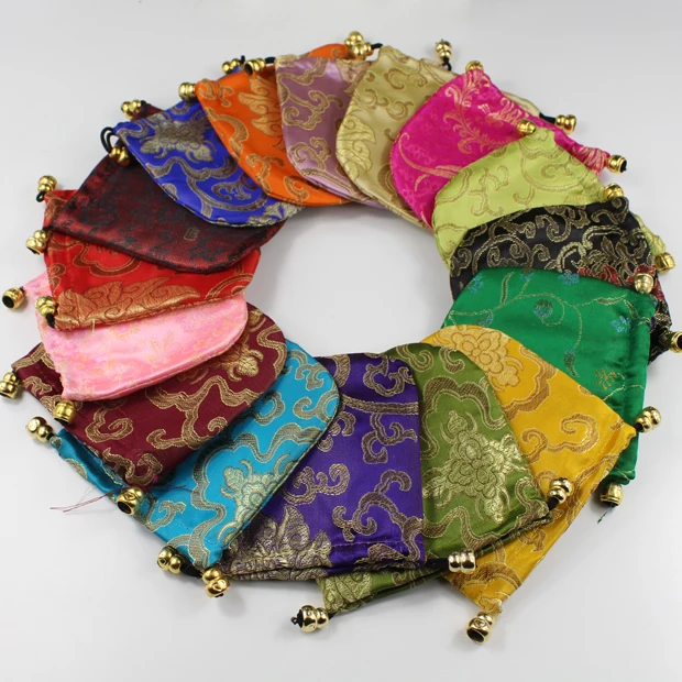 50pcs 13x13cm Cheap Chinese Embroidery Gift Pouches Jewelry Storage Bags Cute Drawstring Christmas Wedding Candy Packaging
50pcs 13x13cm Cheap Chinese Embroidery Gift Pouches Jewelry Storage Bags Cute Drawstring Christmas Wedding Candy Packaging