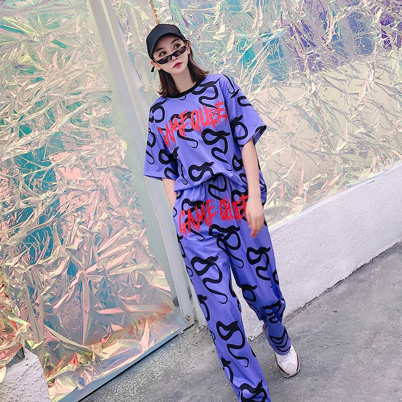 European station 2019 spring new letter serpentine print short-sleeved trousers casual suit female fashion lazy trend 
European station 2019 spring new letter serpentine print short-sleeved trousers casual suit female fashion lazy trend