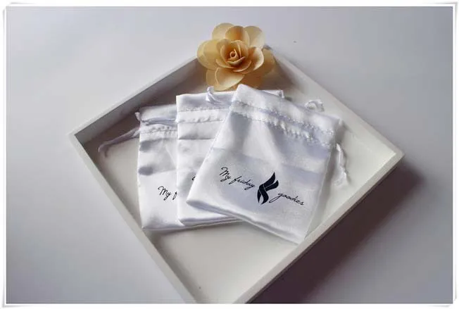 Customized Logo Satin pouch satin Drawstring bag jewelry gift Bags free shipping
Customized Logo Satin pouch satin Drawstring bag jewelry gift Bags free shipping