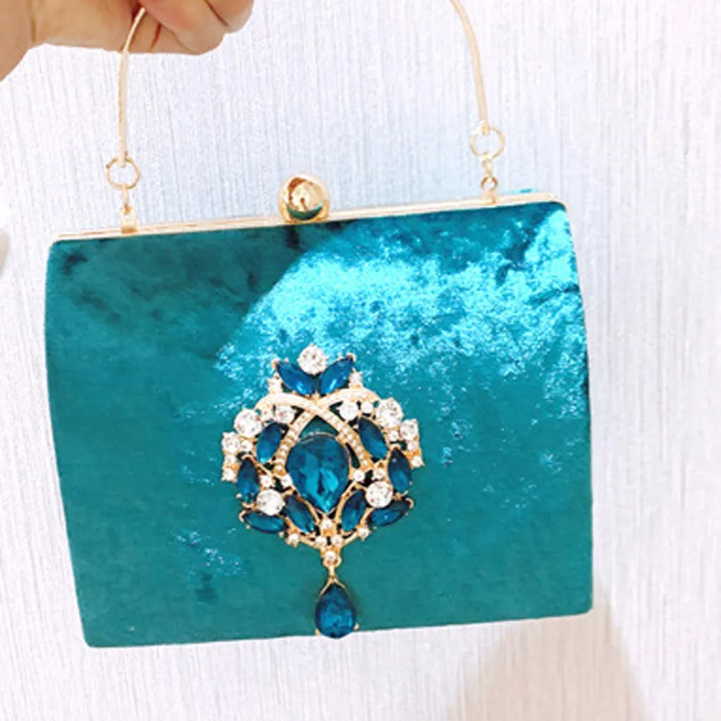 Women Chain Velvet retro small square bags ladies wild diamonds portable Messenger bag temperament ladies bag dropship May29
Women Chain Velvet retro small square bags ladies wild diamonds portable Messenger bag temperament ladies bag dropship May29