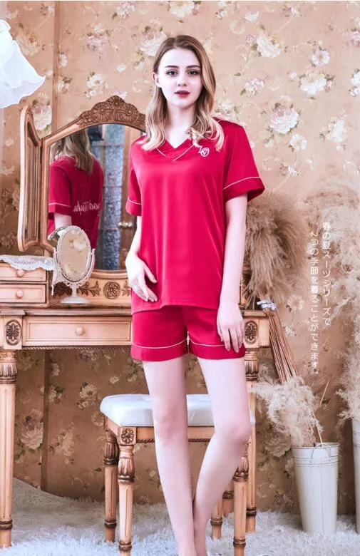 Lady's Pajamas Ice Thin Silk Homewear Nightwear Short Sleeves Short Pants Women's Summer Household Clothes 2 Pcs Suit Set J113
Lady's Pajamas Ice Thin Silk Homewear Nightwear Short Sleeves Short Pants Women's Summer Household Clothes 2 Pcs Suit Set J113