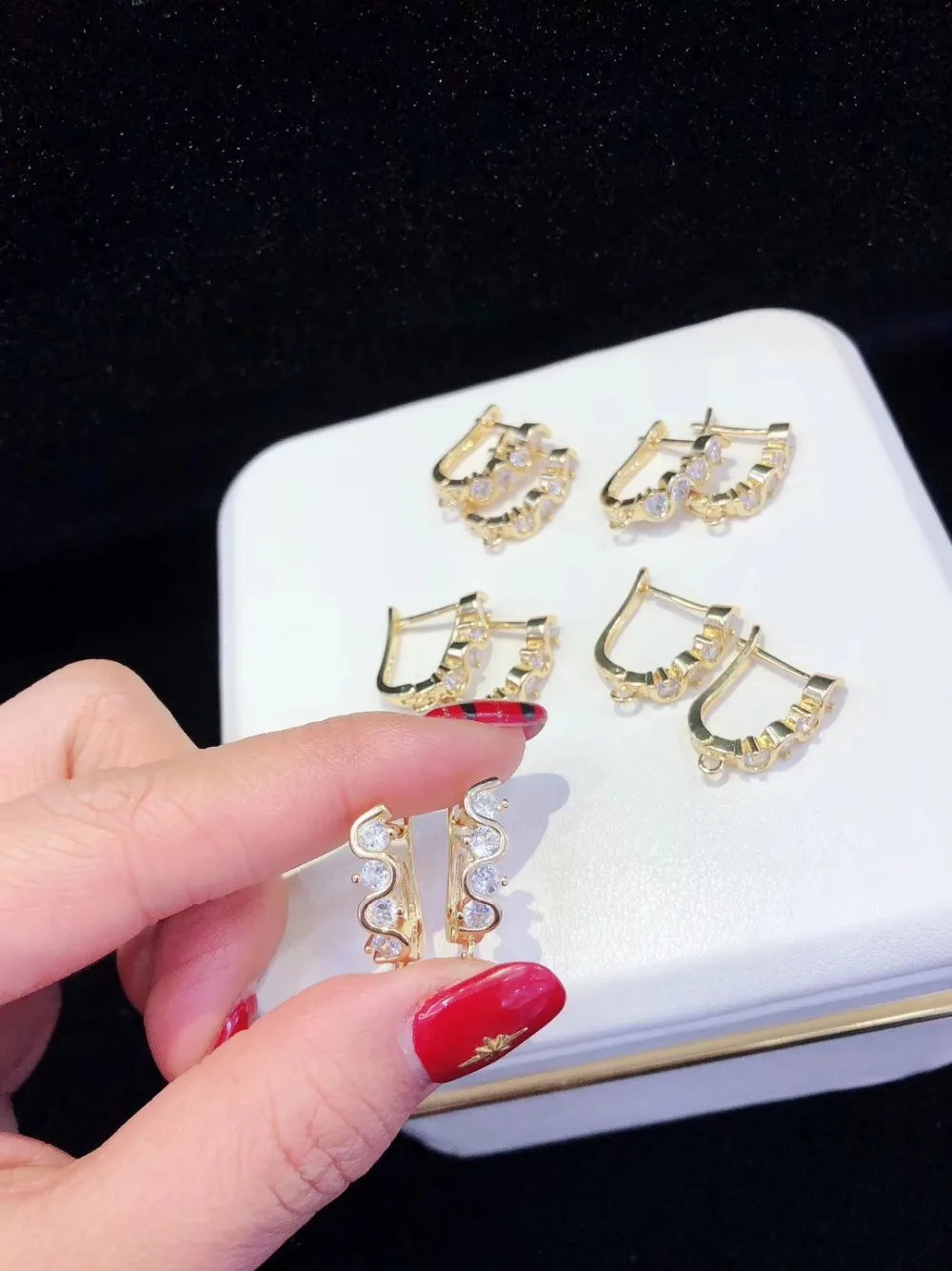 Y527 1 Pair High Quality Golden plated Paved CZ Necklace Earrings Back Cubic Zirconia DIY Jewellery Making
Y527 1 Pair High Quality Golden plated Paved CZ Necklace Earrings Back Cubic Zirconia DIY Jewellery Making