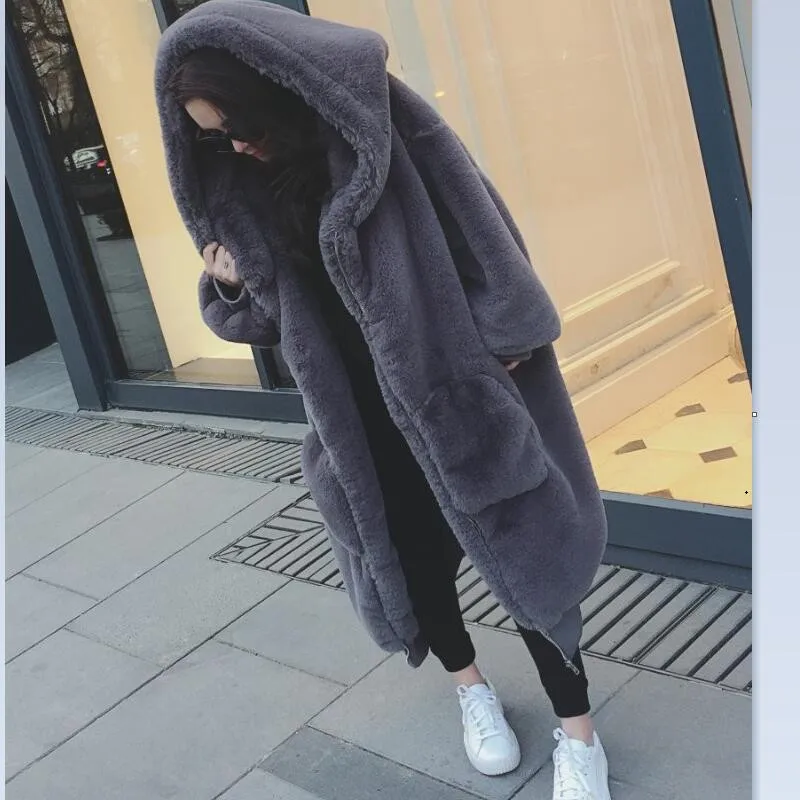 Plus Size 2018 New Winter Women Faux Fur Coat Fashionable Beaver Rabbit Hair Thicken Warm Long Hooded Loose Casual Female Parka
Plus Size 2018 New Winter Women Faux Fur Coat Fashionable Beaver Rabbit Hair Thicken Warm Long Hooded Loose Casual Female Parka