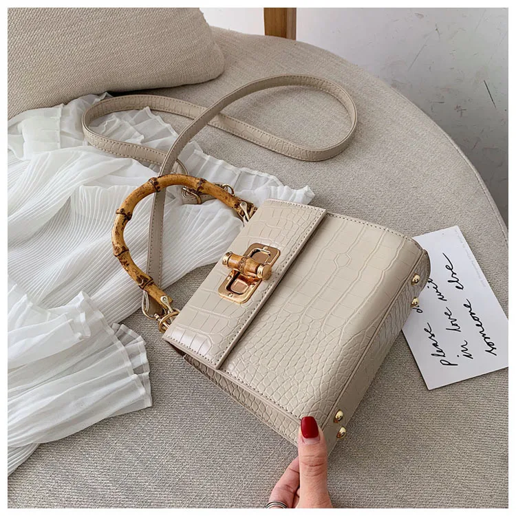 2019 Korean version of women's Bag Fashion retro stone pattern Handbag with simple slant-span single-shoulder bag
2019 Korean version of women's Bag Fashion retro stone pattern Handbag with simple slant-span single-shoulder bag