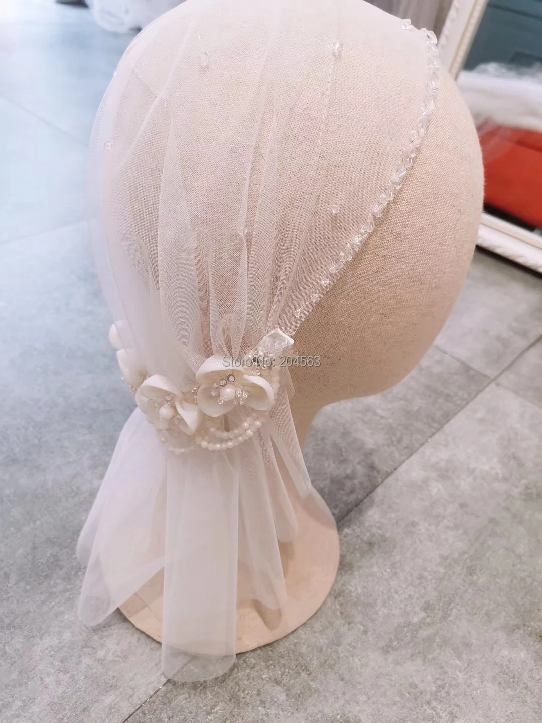 Elegant Wedding Veil Blusher Veils for Bride with Flowers and Beads Wedding Accessories
Elegant Wedding Veil Blusher Veils for Bride with Flowers and Beads Wedding Accessories