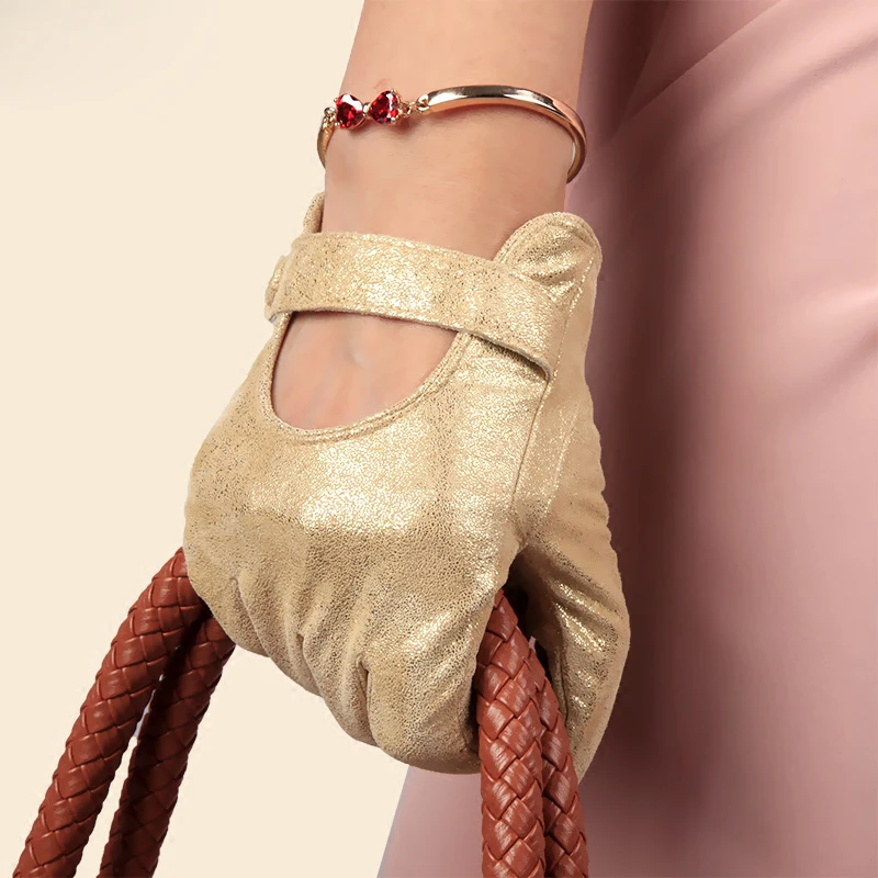 Leather gloves female pig leather gloves female autumn and winter color fashion halter plus velvet thick cute short bright
Leather gloves female pig leather gloves female autumn and winter color fashion halter plus velvet thick cute short bright