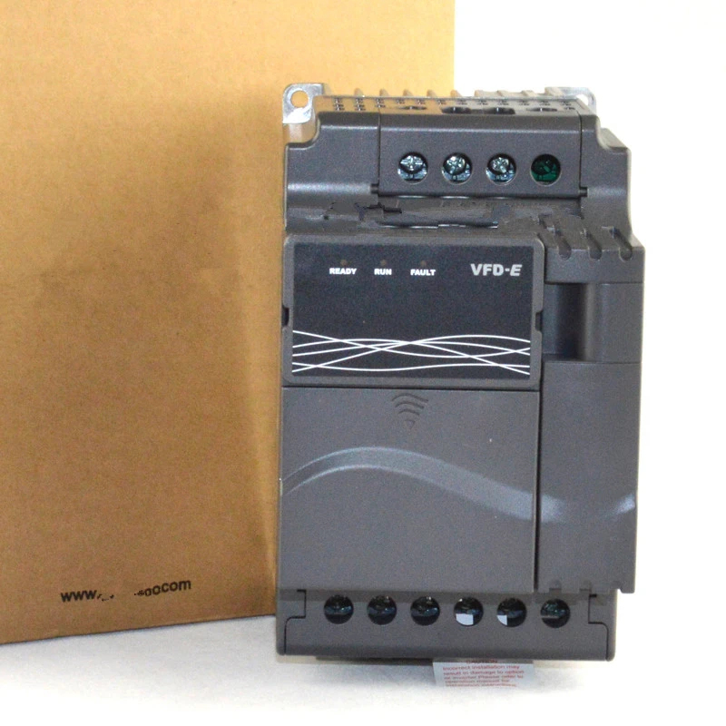 VFD022E43A VFD-E серии VFD преобразователь частоты 2.2kw 3HP 3 фазы 380В 600 Гц с панелью управления
VFD022E43A VFD-E серии VFD преобразователь частоты 2.2kw 3HP 3 фазы 380В 600 Гц с панелью управления
