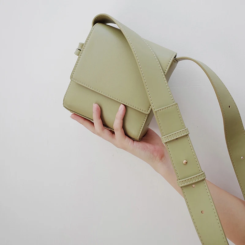 BENVICHED autumn women bag 2019 new pu retro Wide shoulder straps slanting single shoulder fashion simple small square bag c237
BENVICHED autumn women bag 2019 new pu retro Wide shoulder straps slanting single shoulder fashion simple small square bag c237
