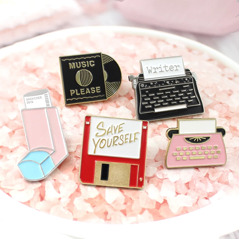 Brooches for Backpack Clothes Lapel Pin Vintage Black tape record Mechanical typewriter Hard Disk USB Badge Fun Jewelry Gift
Brooches for Backpack Clothes Lapel Pin Vintage Black tape record Mechanical typewriter Hard Disk USB Badge Fun Jewelry Gift