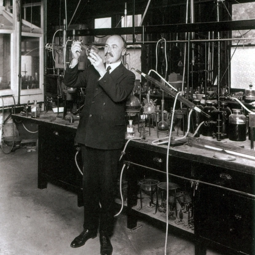 Leo Baekeland Belgian-American Inventor Poster Print by Science Source (24 x 36)