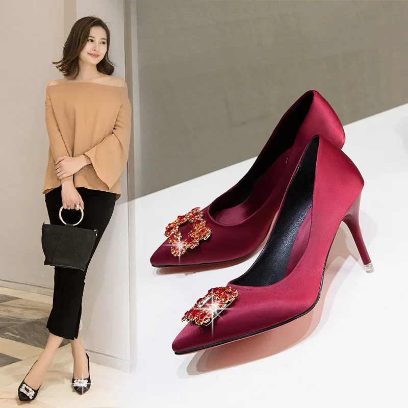 2019 new fashion square buckle rhinestones shallow mouth high heels wild comfortable banquet stiletto wedding shoes.
2019 new fashion square buckle rhinestones shallow mouth high heels wild comfortable banquet stiletto wedding shoes.
