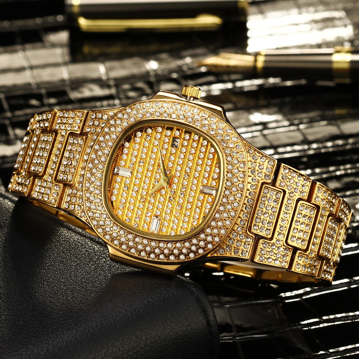 Fashion Diamonds Watches Luxury Retro Waterproof Watch Men Gold Couple Watch Chronograph Wrist Clock Relogio
Fashion Diamonds Watches Luxury Retro Waterproof Watch Men Gold Couple Watch Chronograph Wrist Clock Relogio