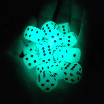 MrY 5Pcs/set 14mm Noctilucent Dice Cubes 6 Side Night Light Luminous Fun Night Bar KTV Entertainment Dices Party Game Gambling
MrY 5Pcs/set 14mm Noctilucent Dice Cubes 6 Side Night Light Luminous Fun Night Bar KTV Entertainment Dices Party Game Gambling