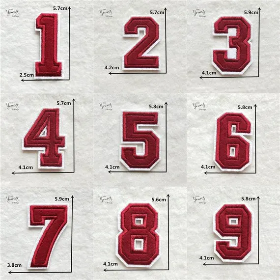 Красная вышитая аппликация для нанесения надписей или чисел на футболку пальто
