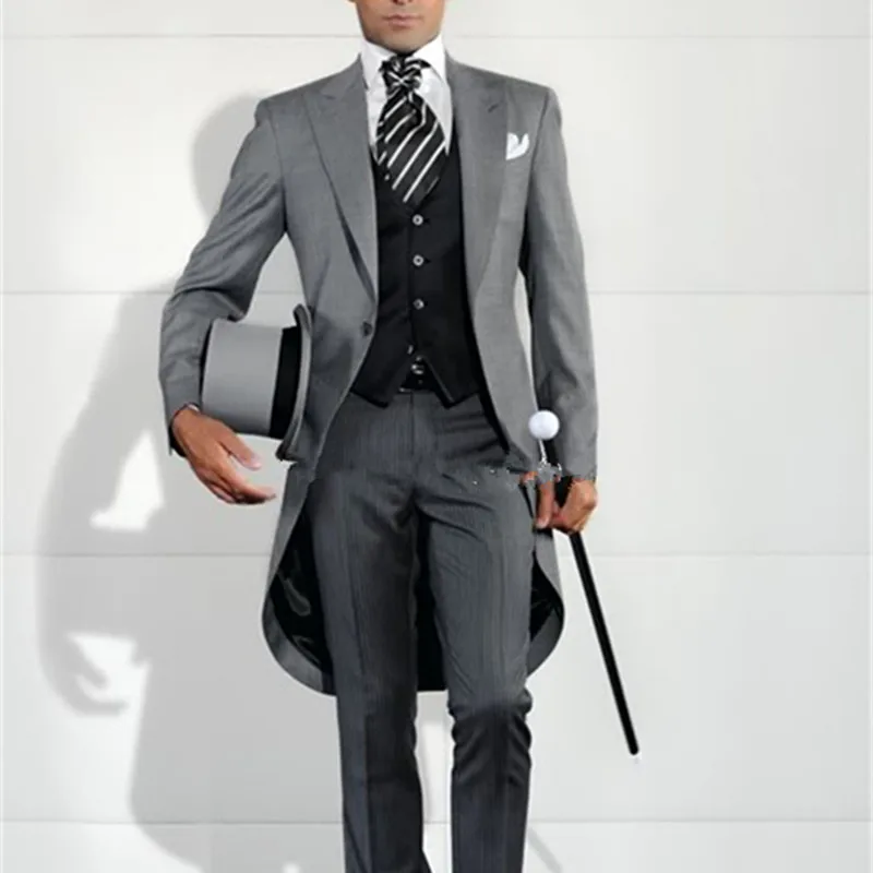 2017 new Grey Men Blazer Tailcoat Groomsman costume homme Long Men's Wedding Suit homens wedding groom men blazer suits
2017 new Grey Men Blazer Tailcoat Groomsman costume homme Long Men's Wedding Suit homens wedding groom men blazer suits