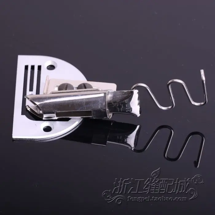 overlock folder Double fold Leather hemmer heavy material hemmer for Synchronous sewing machine
overlock folder Double fold Leather hemmer heavy material hemmer for Synchronous sewing machine