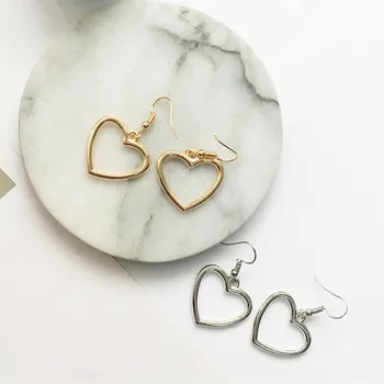New sales Korea sweet hollow geometric heart-shaped love earrings cute gold color heart stud earrings For women party earrings
New sales Korea sweet hollow geometric heart-shaped love earrings cute gold color heart stud earrings For women party earrings