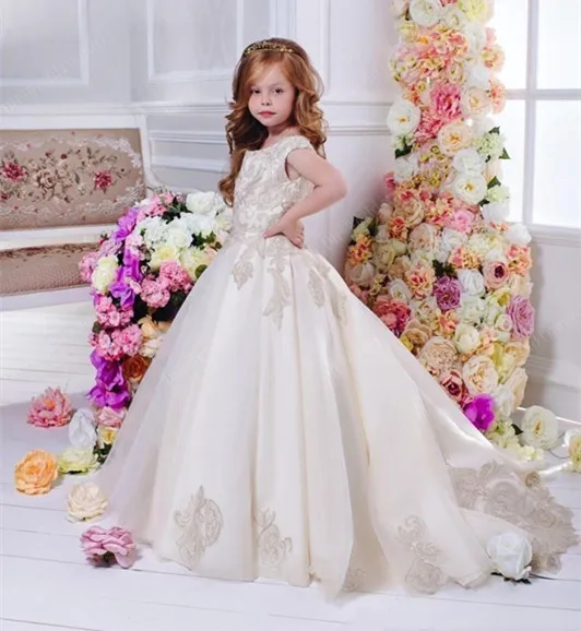 Arabic Floral Lace Flower Girl Dresses Ball Gowns Child Pageant Dresses Long Train Beautiful Kids First Communion Dress
Arabic Floral Lace Flower Girl Dresses Ball Gowns Child Pageant Dresses Long Train Beautiful Kids First Communion Dress