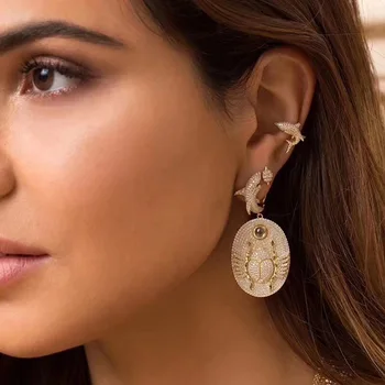 Original Luxury Personality Asymmetric Scarab shark Full Micro Cubic Zirconia Pave Drop Earrings For Women Girls Gift E8008
Original Luxury Personality Asymmetric Scarab shark Full Micro Cubic Zirconia Pave Drop Earrings For Women Girls Gift E8008