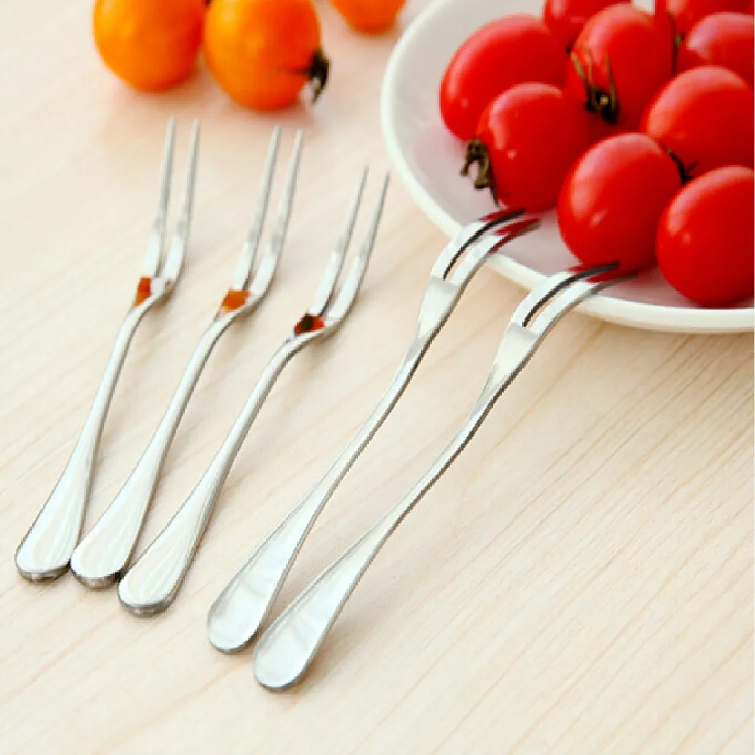 Fashion Stainless Steel Fruit Fork Two Tooth Dessert Fork Eating Very Convenient For People
Fashion Stainless Steel Fruit Fork Two Tooth Dessert Fork Eating Very Convenient For People