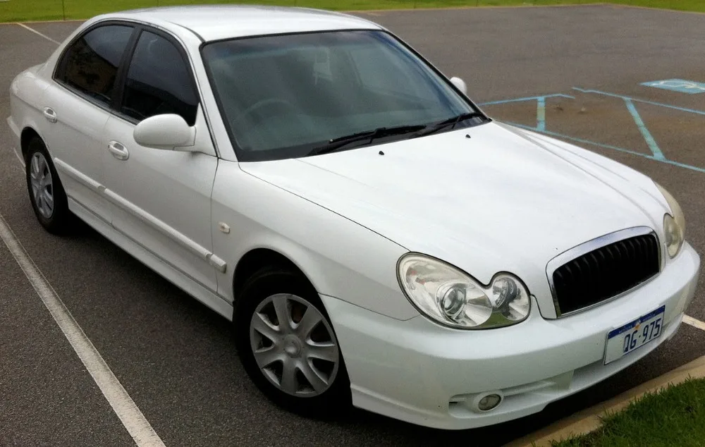 1280px-2001-2005_Hyundai_Sonata_(EF-B)_sedan_(2015-11-07)_01