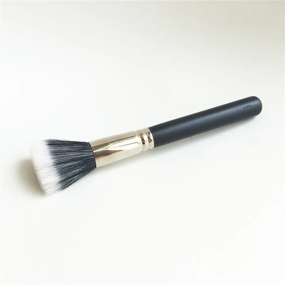 bdbeauty 187 duo fibre face brush -Multi-purpose lightweight Face Powder Foundation Contour Brush Beauty Makeup Brushes Blender
bdbeauty 187 duo fibre face brush -Multi-purpose lightweight Face Powder Foundation Contour Brush Beauty Makeup Brushes Blender