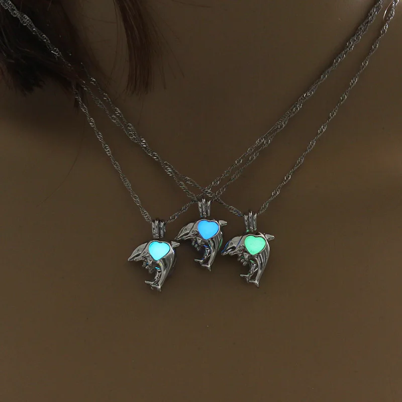 Cute Luminous Dolphins Pendant Necklace Charm Glowing Jewelry Choker 3 Colors Christmas Gift For Women Necklace Fashion
Cute Luminous Dolphins Pendant Necklace Charm Glowing Jewelry Choker 3 Colors Christmas Gift For Women Necklace Fashion