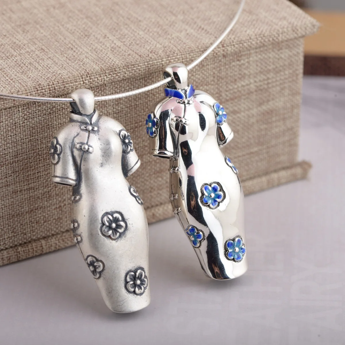 Thai silver pendant S925 sterling silver wholesale silver process unique female flowers rich new dress style 
Thai silver pendant S925 sterling silver wholesale silver process unique female flowers rich new dress style