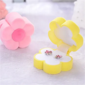 1 Pc Cute Lovely Velvet Sunflower Shape Ring Earrings Box Case Wedding Gifts Elegant Jewelry Necklace Storage High Quality
1 Pc Cute Lovely Velvet Sunflower Shape Ring Earrings Box Case Wedding Gifts Elegant Jewelry Necklace Storage High Quality
