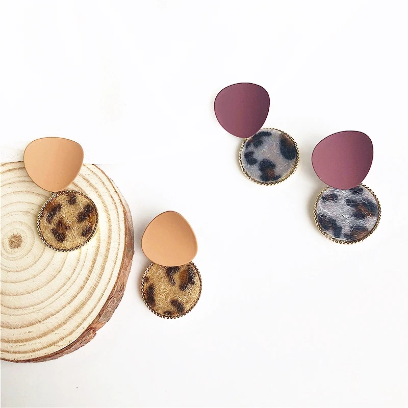 Fashion Velvet Leopard Print Geometric Round Square Drop Earrings for Women New Winter Lady Party Accessories Boucle D'oreille
Fashion Velvet Leopard Print Geometric Round Square Drop Earrings for Women New Winter Lady Party Accessories Boucle D'oreille