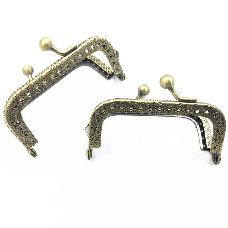 1Pc Kiss Clasps Buckle Lock Fermoirs Purse Wallet Handbag Handle Bronze Tone Rectangle Metal Frame DIY Accessories 7.5cm
1Pc Kiss Clasps Buckle Lock Fermoirs Purse Wallet Handbag Handle Bronze Tone Rectangle Metal Frame DIY Accessories 7.5cm
