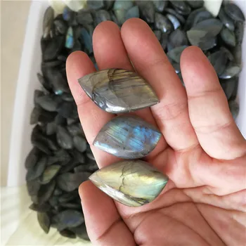 3pcs Natural starlight moonlight stone mineral crystal specimens Labradorite Semi gem stone Jewelry pendant
3pcs Natural starlight moonlight stone mineral crystal specimens Labradorite Semi gem stone Jewelry pendant