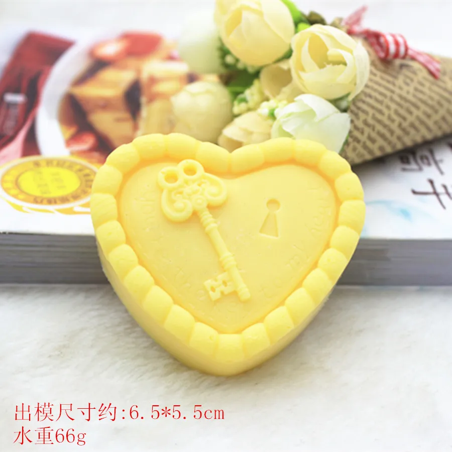 c1058 Heart-shaped key cake decoration mold soap mould chocolate mold silicone mold.
c1058 Heart-shaped key cake decoration mold soap mould chocolate mold silicone mold.