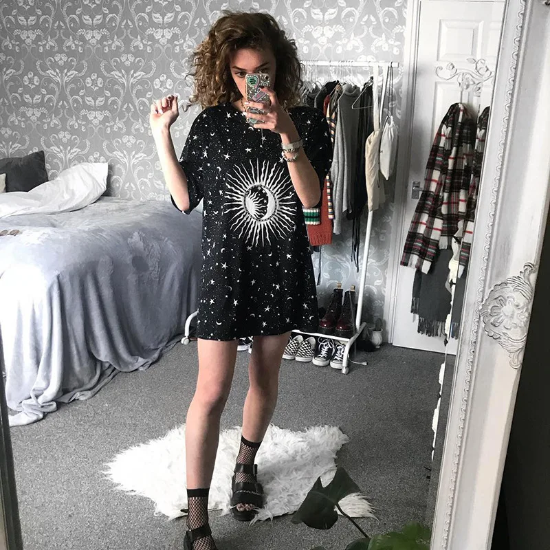 JIEZuoFang 2019 New Harajuku Tee Shirt Women Trendy Brand Gothic Sun Star Print Long Top Casual Cool Streetwear Loose Hip Hop
JIEZuoFang 2019 New Harajuku Tee Shirt Women Trendy Brand Gothic Sun Star Print Long Top Casual Cool Streetwear Loose Hip Hop
