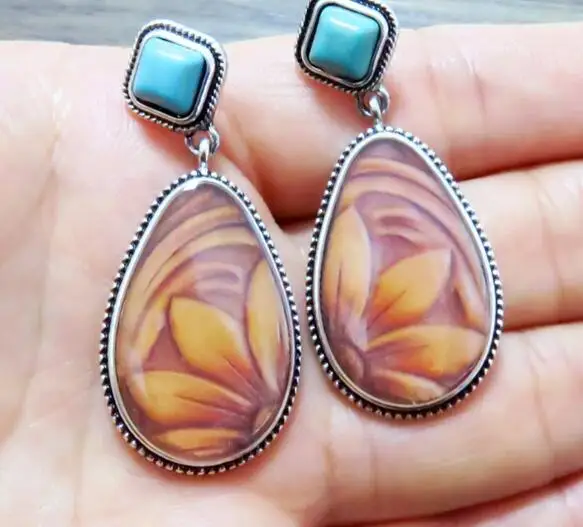 618 Minimalist Retro Elegant Temperament Generous Chic Earrings Women Rhinestone Brincos Earrings Bijoux Jewelry Gift E5706
618 Minimalist Retro Elegant Temperament Generous Chic Earrings Women Rhinestone Brincos Earrings Bijoux Jewelry Gift E5706