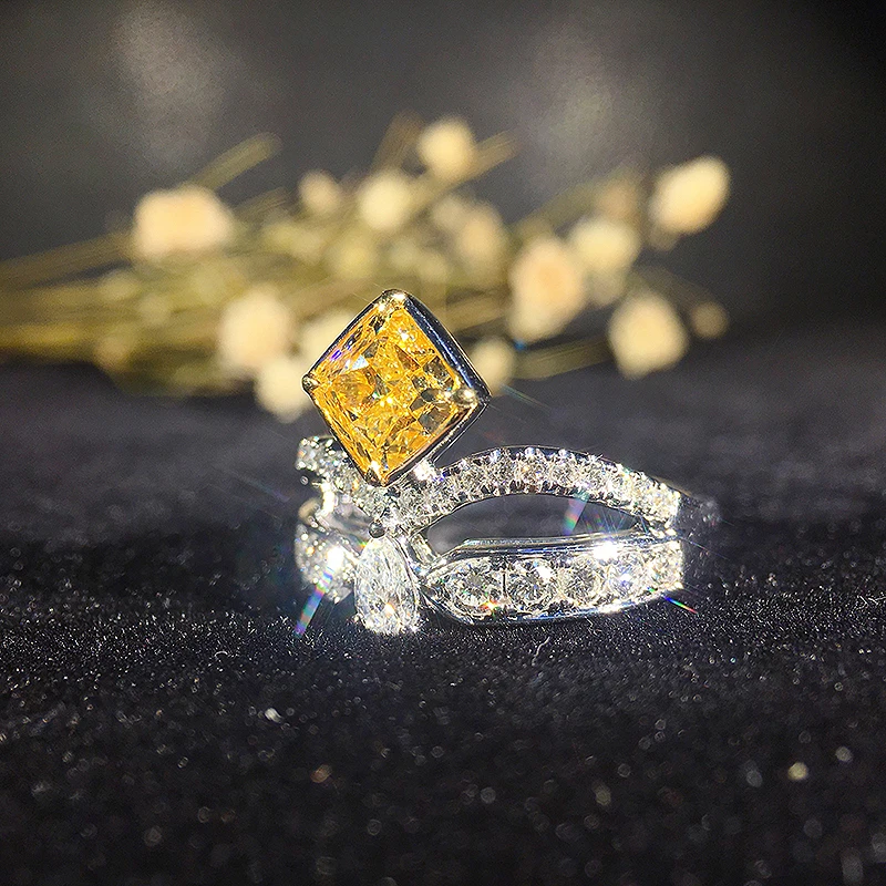 Centre 1ct Square Yellow Moissanite Ring Solid 18K White Gold 1ctw Lab Diamond Engagement Ring Fine Gold Jewelry For Women
Centre 1ct Square Yellow Moissanite Ring Solid 18K White Gold 1ctw Lab Diamond Engagement Ring Fine Gold Jewelry For Women