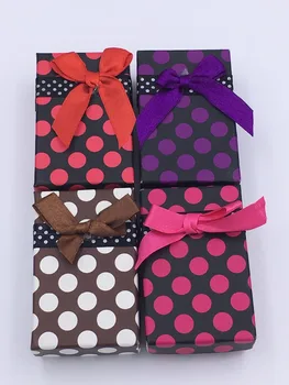 20Pcs Necklace ring mixed color dot gift box 80 x 50 * 25 mm 
20Pcs Necklace ring mixed color dot gift box 80 x 50 * 25 mm