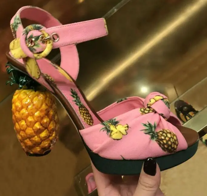 New Pineapple Design Women Chunky High Heels Printing Summer Platform Sandals Wedding Shoes Woman Stiletto Dress Shoes Pink
New Pineapple Design Women Chunky High Heels Printing Summer Platform Sandals Wedding Shoes Woman Stiletto Dress Shoes Pink