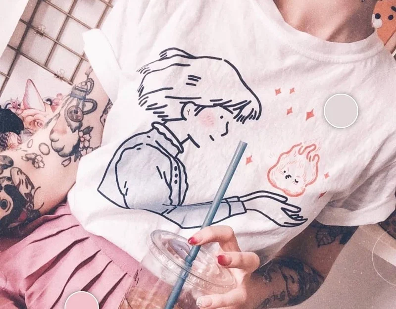 

PUDO XHM Sophie Kisses Calcife T-Shirt Women Tumblr Aesthetic Japanese Anime Kawaii Graphic Tee Howl's Moving Castle Shirt