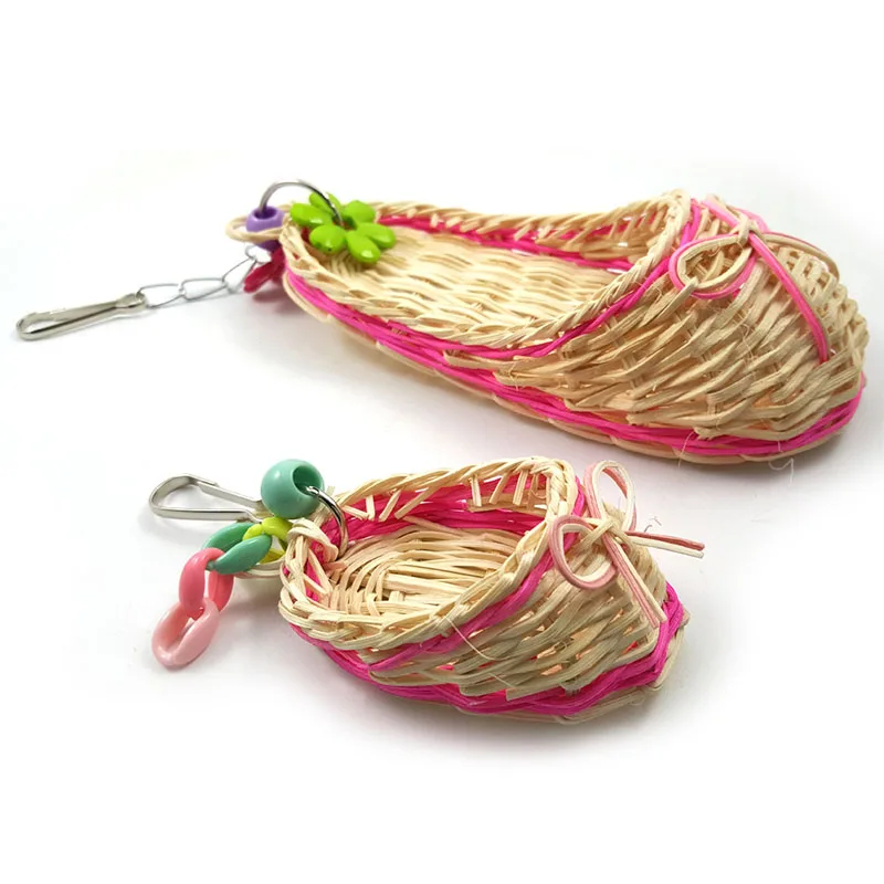 Colorful Pet Bird Parrot Hand / Claw / Paw Toy Grass Shoes Playing Toys Chew Bite Toys Pet Bird Cage Hanging Decor 
Colorful Pet Bird Parrot Hand / Claw / Paw Toy Grass Shoes Playing Toys Chew Bite Toys Pet Bird Cage Hanging Decor
