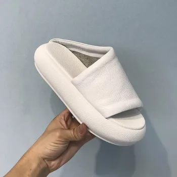 RuiDeng Summer Women's Slippers Fashion Famous Design Indoor Outdoor Slides Female Shoes Non-slip Slippers flip flops size 35-41
RuiDeng Summer Women's Slippers Fashion Famous Design Indoor Outdoor Slides Female Shoes Non-slip Slippers flip flops size 35-41