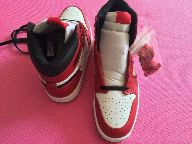 With Box 1 Chicago High OG RED WHITE men basketball shoes 1s I sports sneakers trainers high quality 5-12 Wholesale size 36-46
With Box 1 Chicago High OG RED WHITE men basketball shoes 1s I sports sneakers trainers high quality 5-12 Wholesale size 36-46