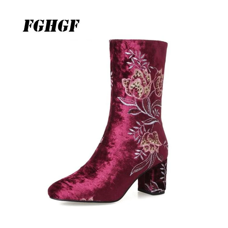 Winter fashion national wind documentary boots boots Martin boots round head thick high-heeled boots female embroidery embroider
Winter fashion national wind documentary boots boots Martin boots round head thick high-heeled boots female embroidery embroider